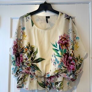 Feminine Flowy blouse